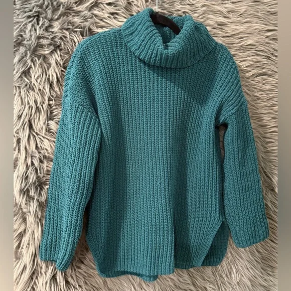 NWOT Abercrombie Oversized Chenille Turtleneck - Size XS | Color: Teal - Picture 1 of 3